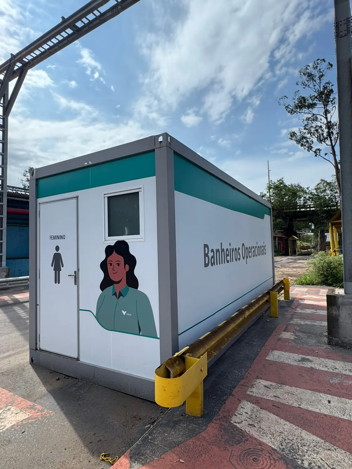 Módulo de obra adesivado com ilustração