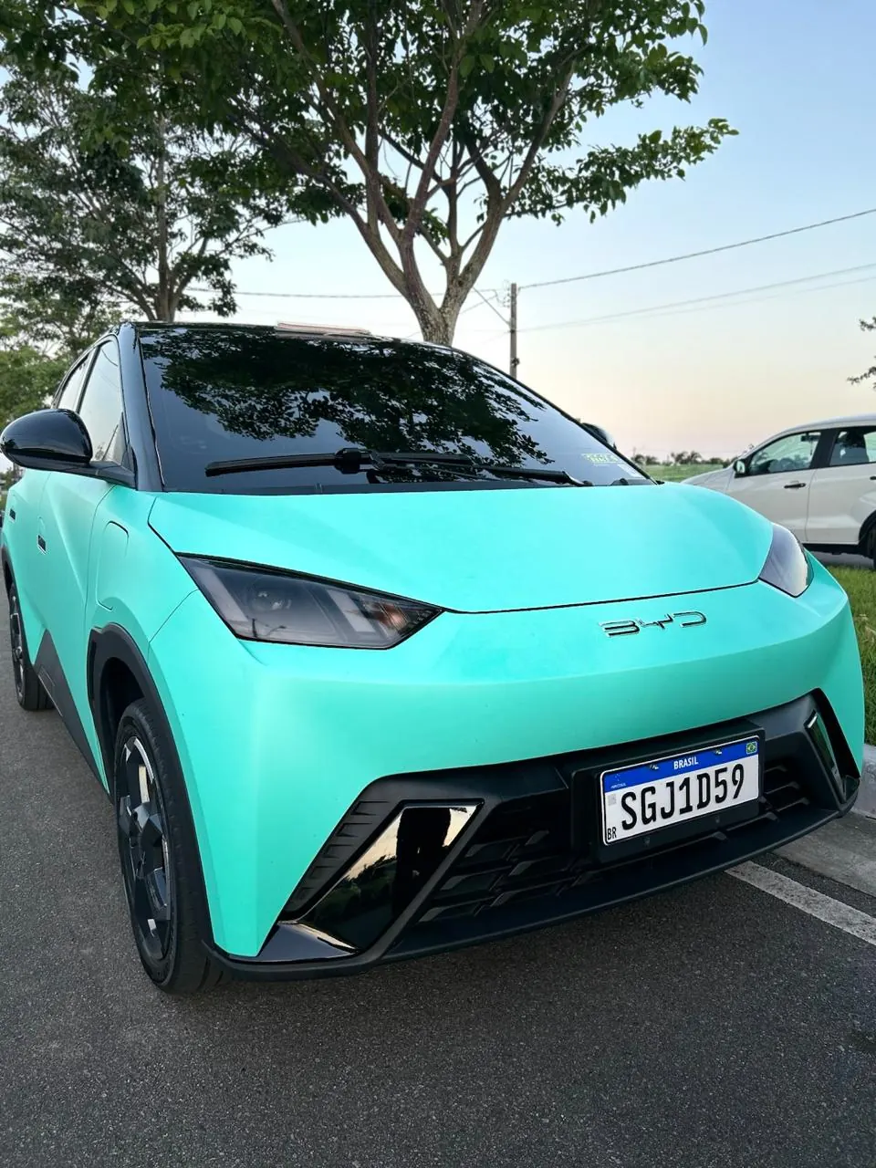 Carro envelopado em turquesa